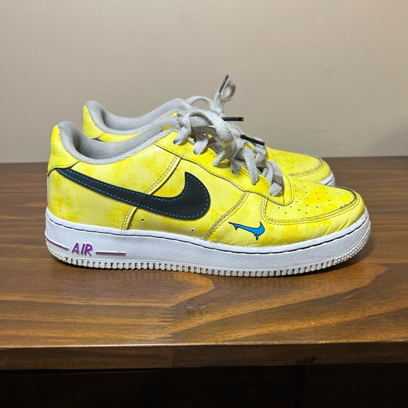 Nike Air Force 1 Peace Love Basketball Sneakers Shoes size 7Y 7 Youth Yellow - Picture 1 of 9